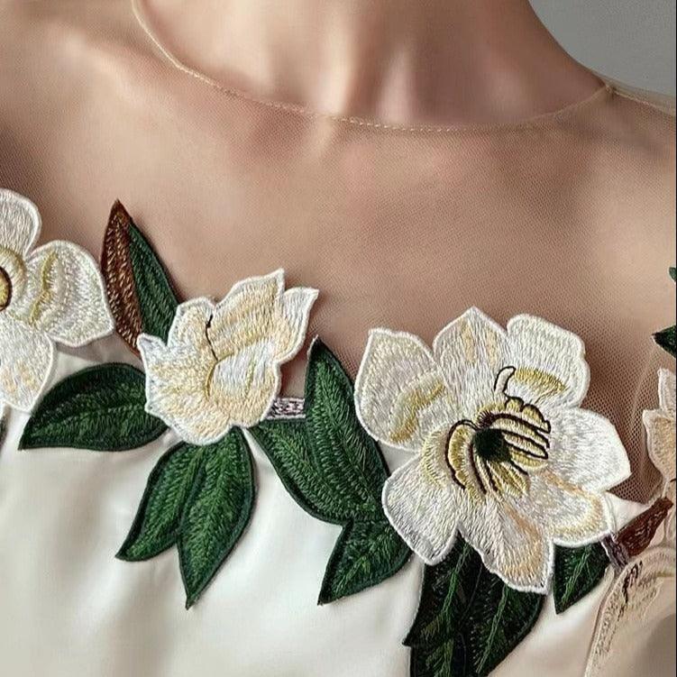 Blusa Provence™️ Alfaiataria em Chiffon com Bordados Florais / Um Verdadeiro Show de Exclusividade & Glamour!